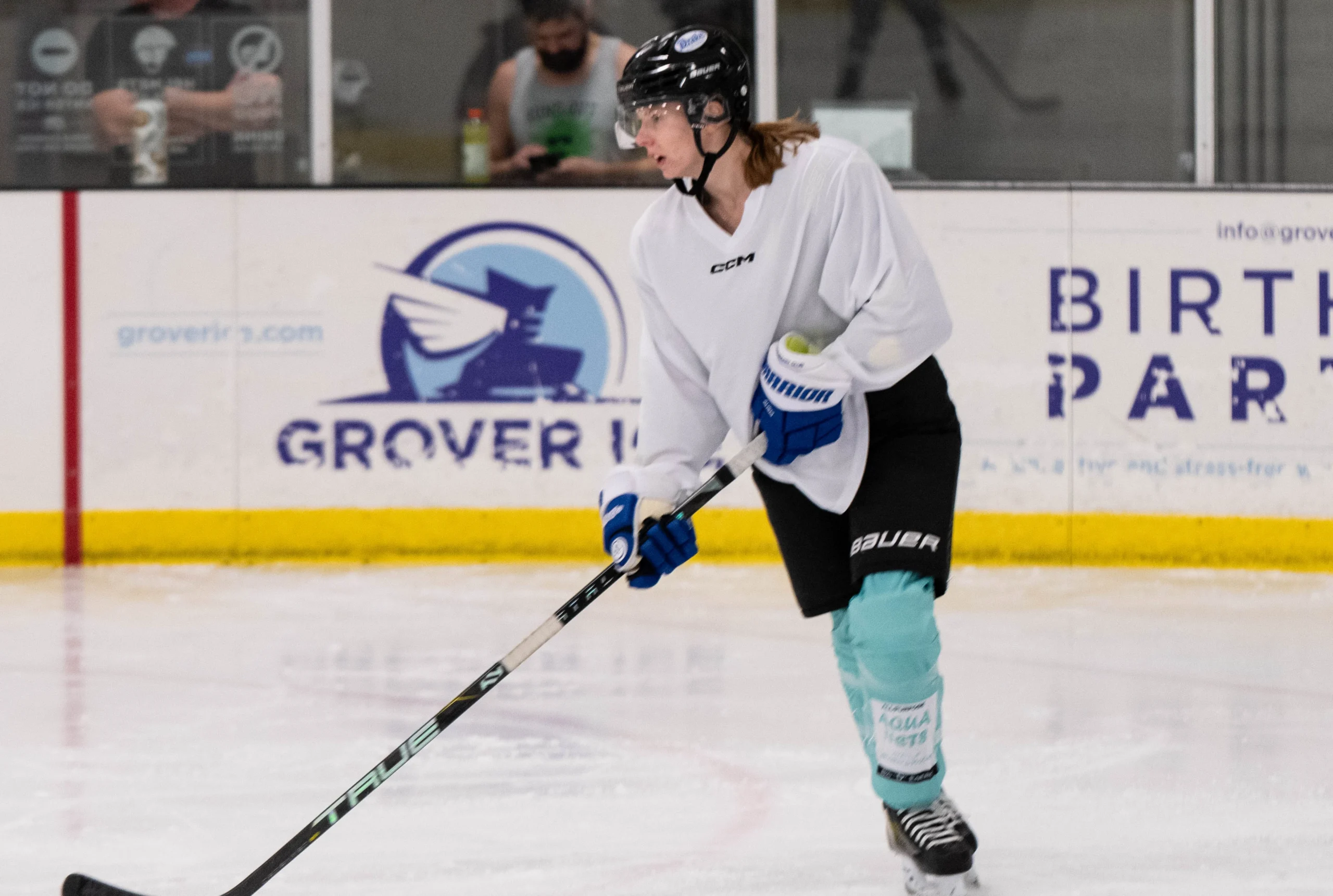 Jessie Rudin playing hockey as a young adult.